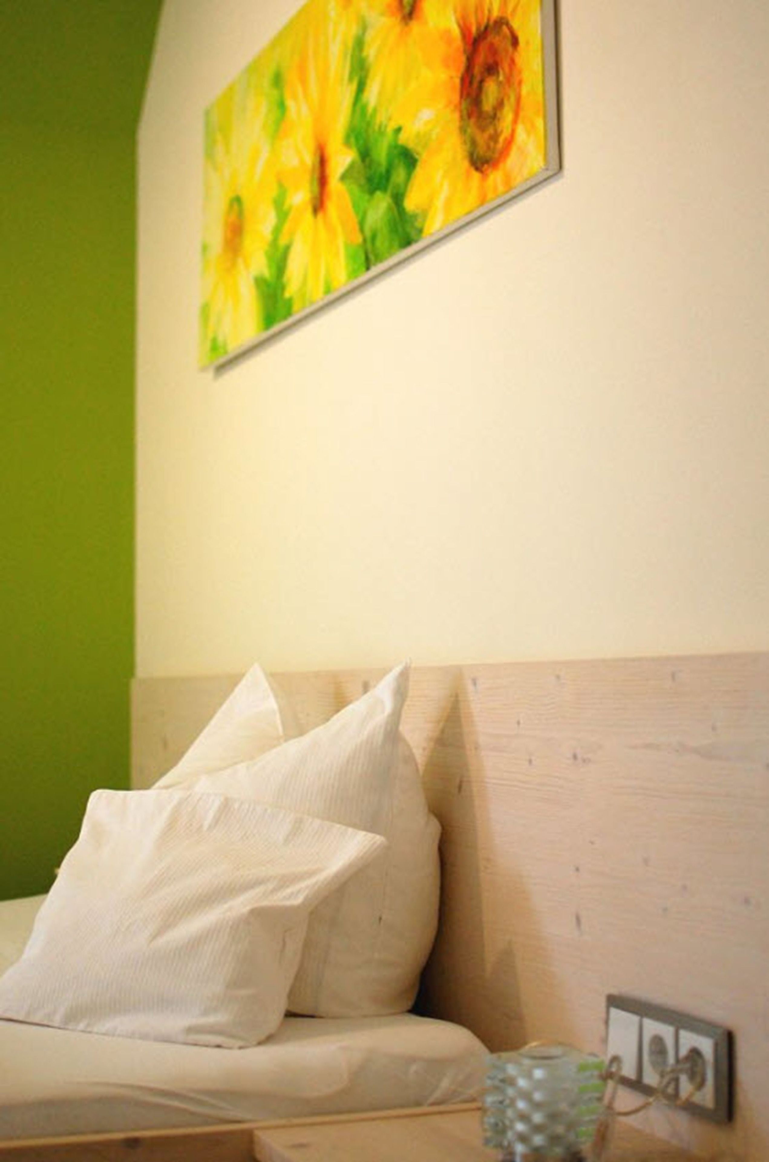 desk, iron/ironing board, free wifi