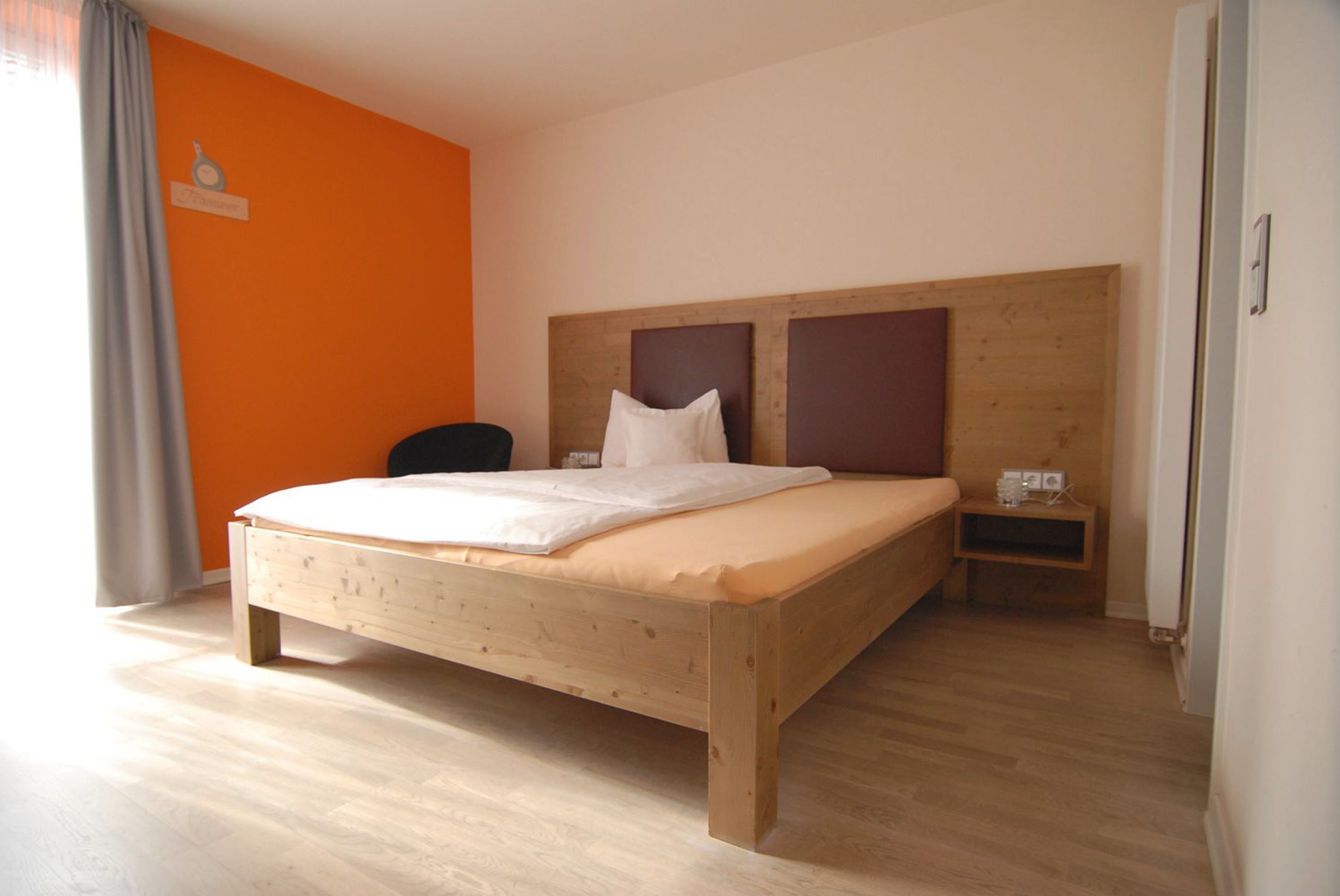 desk, iron/ironing board, free wifi