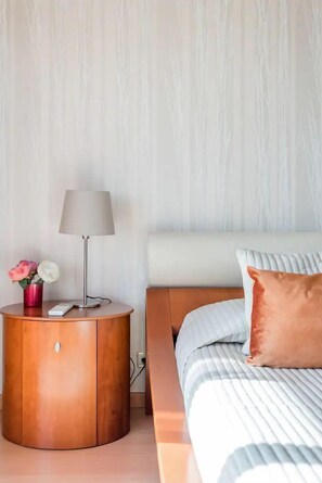 3 slaapkamers, een strijkplank/strijkijzer, gratis wifi, beddengoed