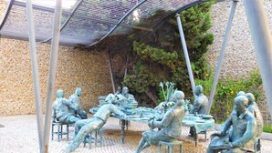 A courtyard with stone walls and a metal roof. - Window to the Sea Oeiras (Oeiras)