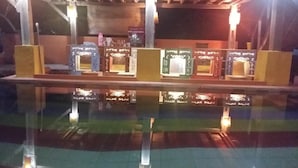 Outdoor pool, sun loungers - Alola Inn (Padangbai)