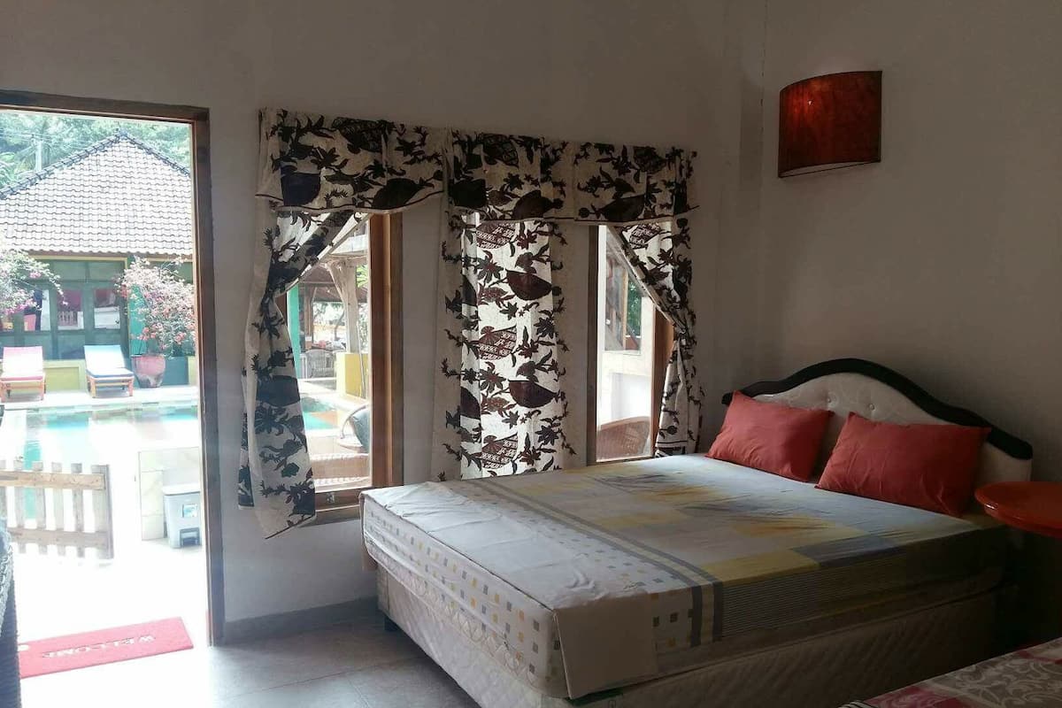 Economy Triple Room