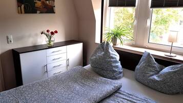 Apartment, 1 Double Bed, Non Smoking ((highchair,child travel bed-surcharge) | 1 bedroom, iron/ironing board, travel cot, free rollaway beds