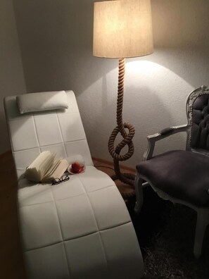 Schreibtisch, Verdunkelungsvorhänge, Babybetten, Zustellbetten