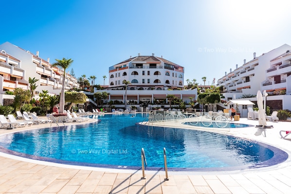 Outdoor pool, a heated pool