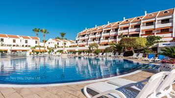 Piscine extérieure, piscine chauffée