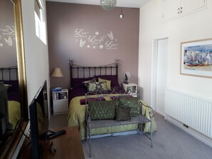 Ropa de cama de alta calidad, wifi gratis y decoración personalizada 