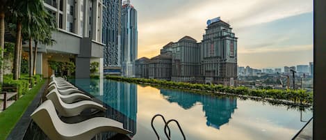 室內泳池、室外泳池