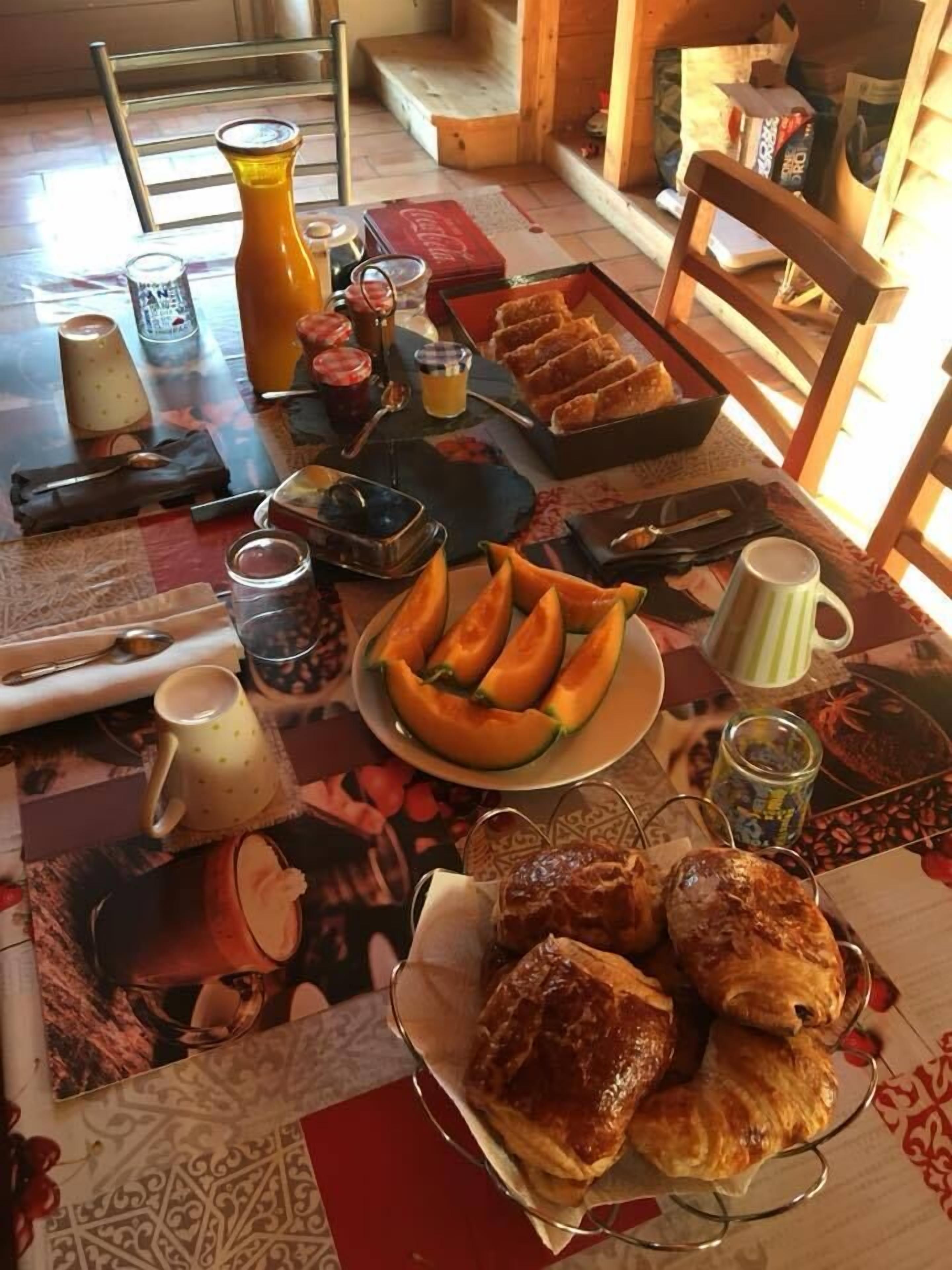 Free daily continental breakfast