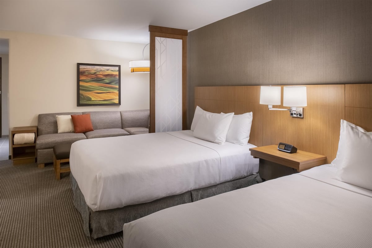 Hochwertige Bettwaren, Daunenbettdecken, Pillowtop-Betten, Schreibtisch