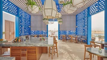 4 間餐廳;供應早餐、午餐、晚餐;意大利菜