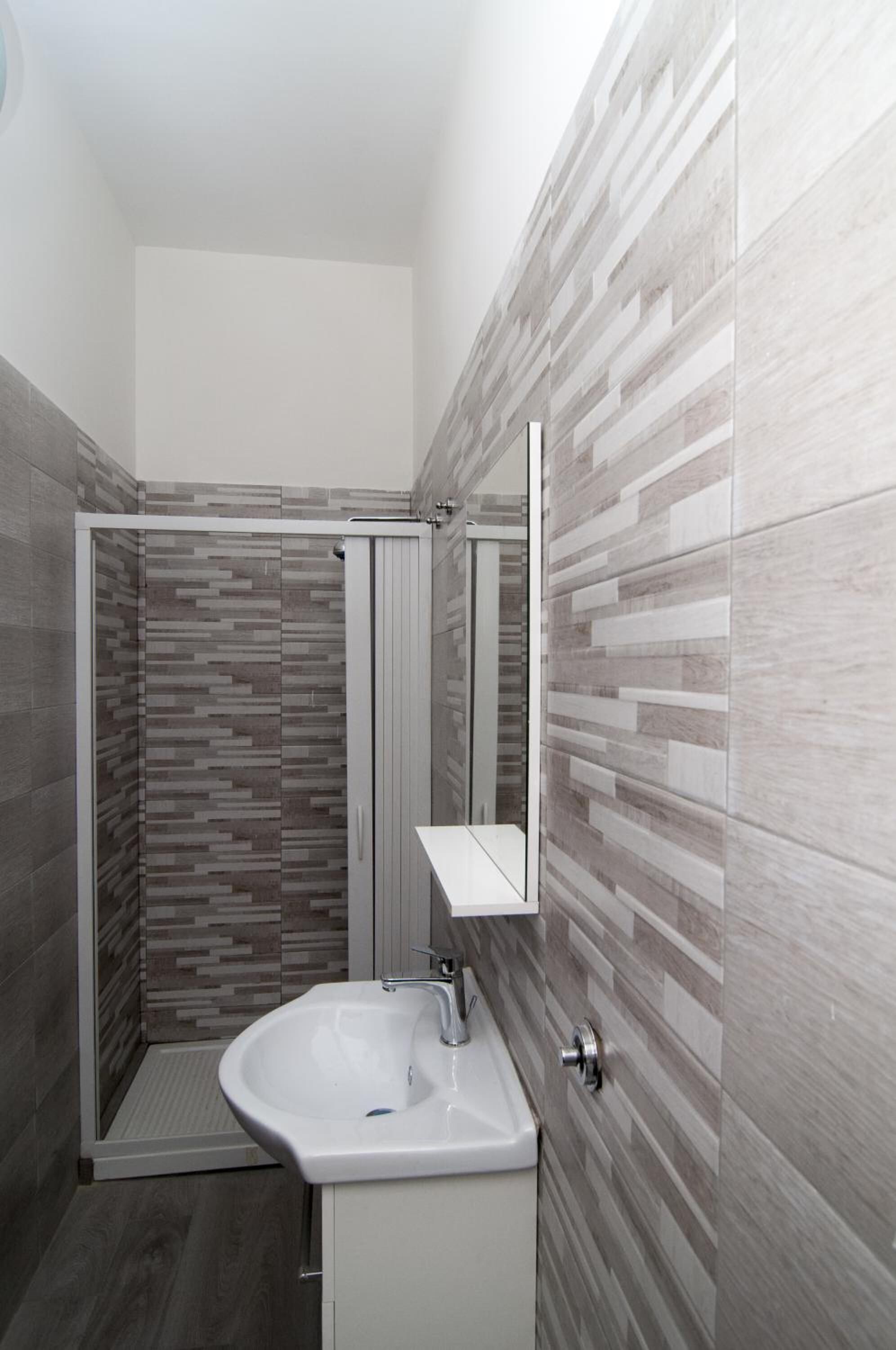 Doccia, set di cortesia gratuito, asciugacapelli, bidet