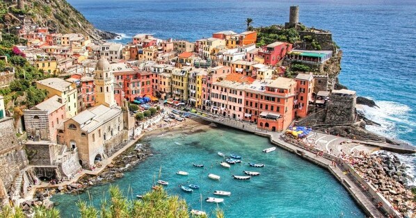 Exterior - Next Stop (La Spezia)