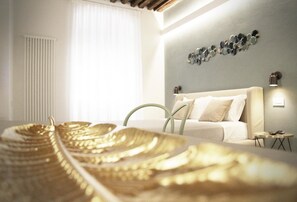 In-room safe, desk, free WiFi, bed sheets - Next Stop (La Spezia)