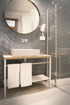 Bathroom - Next Stop (La Spezia)