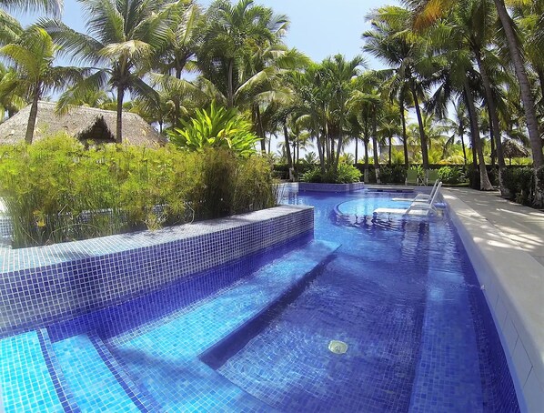 2 outdoor pools, sun loungers