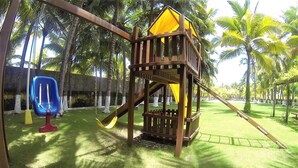 Área de juegos infantiles al aire libre