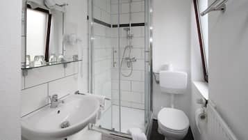 Doppelzimmer, mit Bad | Badezimmer | Dusche, Haartrockner, HandtĂŒcher