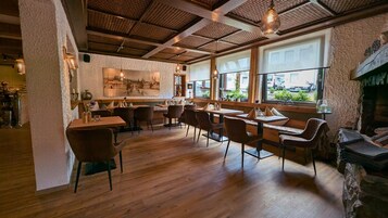 Lunch and dinner served, German cuisine