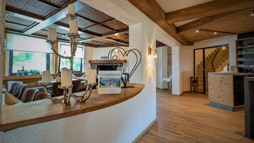 Lunch and dinner served, German cuisine