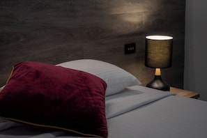 Standardzimmer, 1 Queen-Bett, Blick auf den Innenhof | Hochwertige Bettwaren, Schreibtisch, Verdunkelungsvorhänge