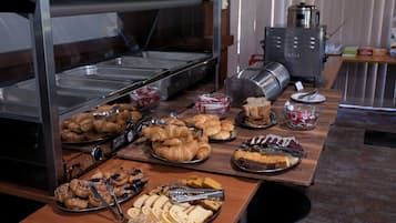 Frokost, lunsj og middag serveres