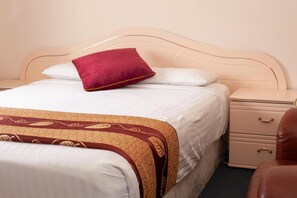 Premium bedding, desk, blackout drapes, free WiFi