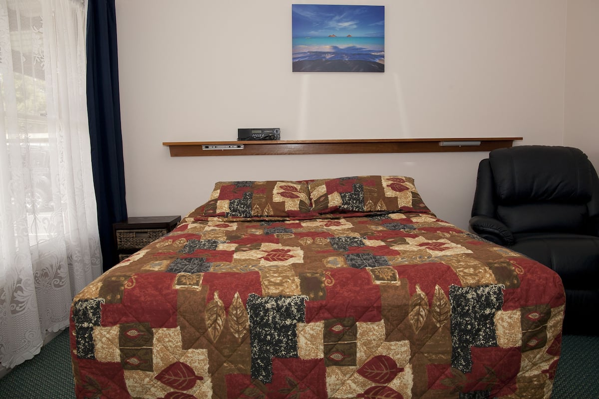 Economy Double Room | Premium bedding, desk, blackout drapes, free WiFi