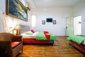 办公桌、免费 WiFi