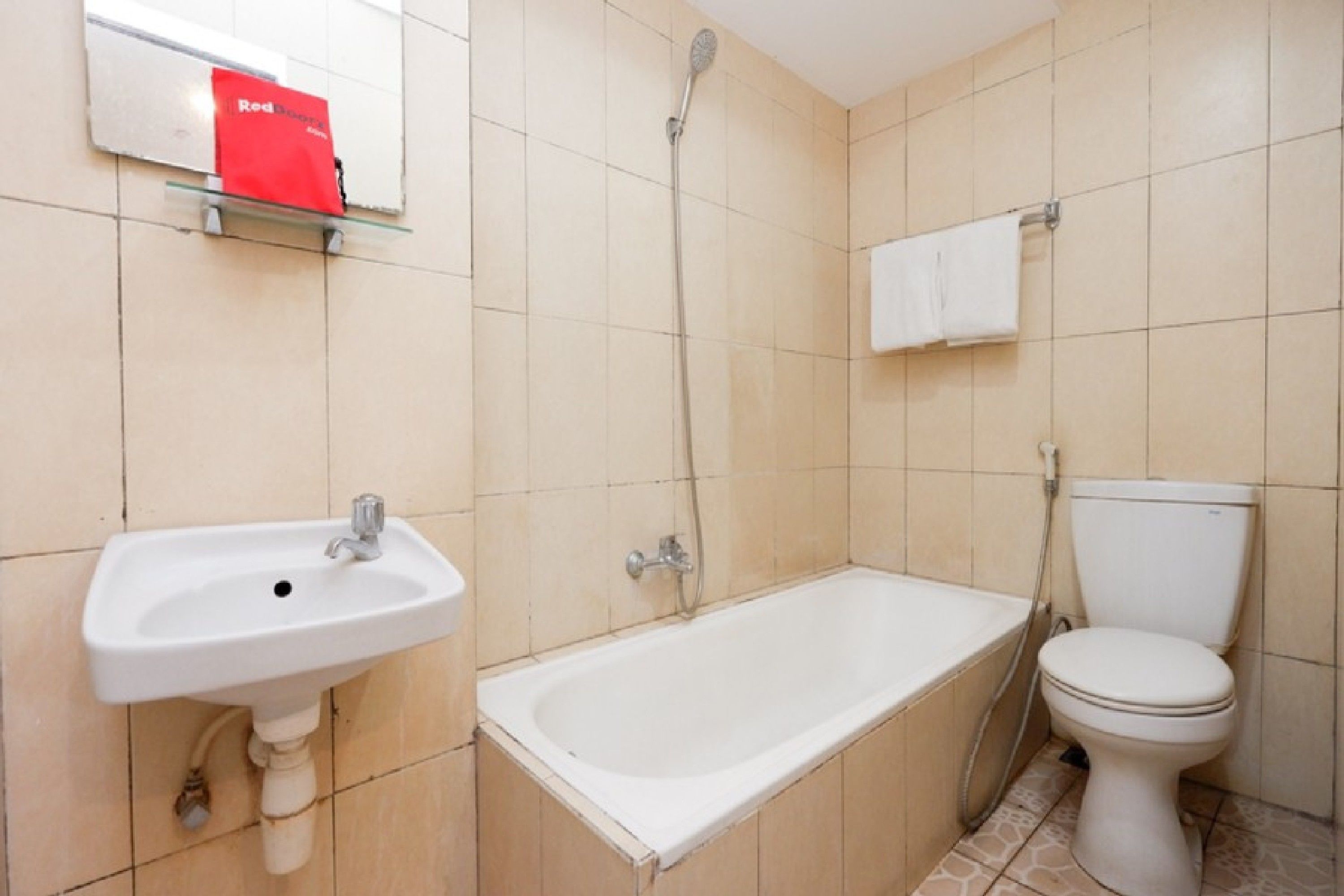 Foto - RedDoorz Plus @ Singosari Raya