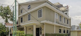 RedDoorz Plus near Lippo Cikarang Mall