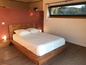 5 habitaciones, tabla de planchar con plancha, cuna de viaje y wifi 