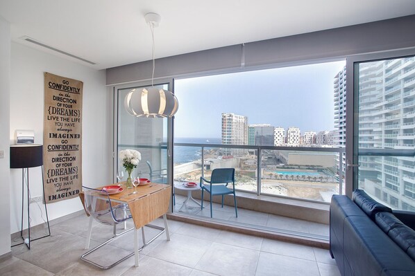 TV - Modern Seaview Apartment In a Prime Location (Sliema)