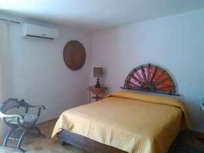 2 Schlafzimmer, Schreibtisch, Bügeleisen/Bügelbrett, Bettwäsche