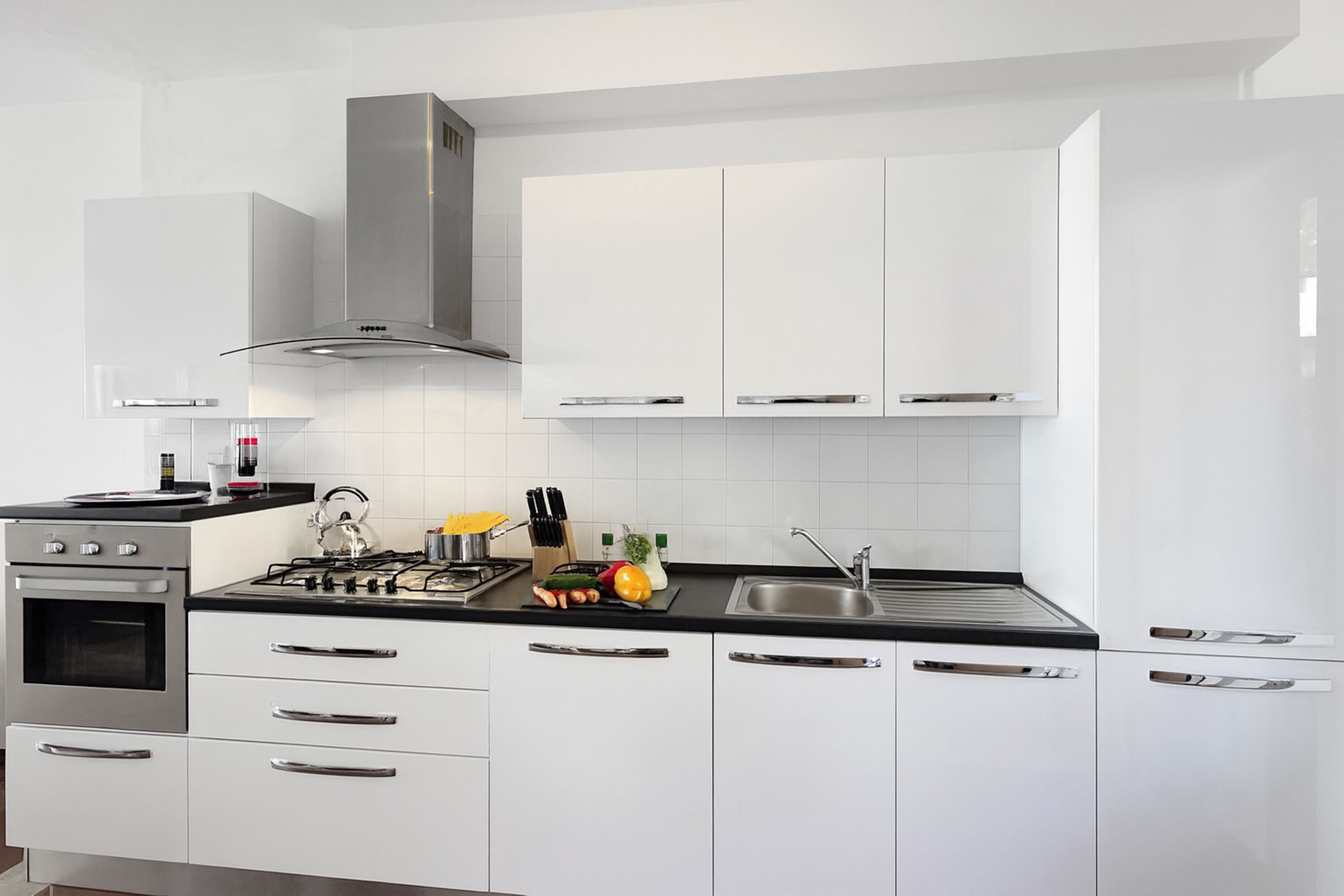 Kühlschrank, Ofen, Herdplatte, Geschirrspüler