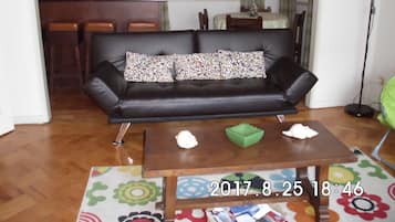 Smart-tv, pejs, dvd-afspiller, bordfodbold