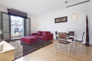 TV - Three bedroom apartment with balcony in Ali Bei - You Stylish (Barcelona)