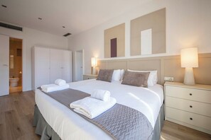 4 bedrooms, iron/ironing board, travel crib, internet