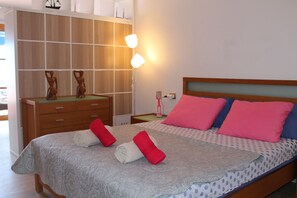 1 bedroom, in-room safe, iron/ironing board, travel cot