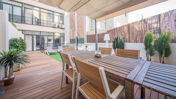Outdoor dining