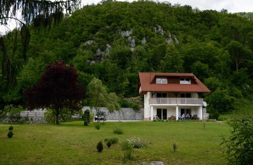 RELAX IN TRANQUILL SURROUNDINGS - GROUND FLOOR APARTMENT