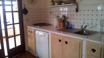 KĂŒhlschrank, Mikrowelle, Ofen, Herdplatte