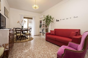 Smart TV, books, stereo - Rome: Apartment Da Bebo near Vatican City (Roma)