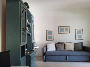 TV - apartment/ flat - 2 rooms - 2/4 persons (Orosei)