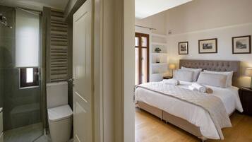 6 sovrum, vÀrdeförvaringsskÄp pÄ rummet, skrivbord och ljudisolering