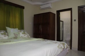 3 bedrooms, iron/ironing board, WiFi, bed sheets - Luxury Fully Furnished 3 Bedroom apartment in a Serene residential area in (Accra)