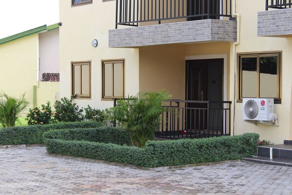 Exterior detail - Luxury Fully Furnished 3 Bedroom apartment in a Serene residential area in (Accra)