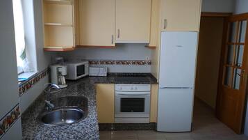 Refrigerador, microondas, horno, placa de cocina