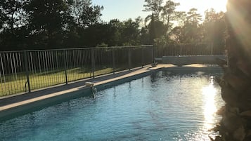 Piscine extérieure, piscine chauffée