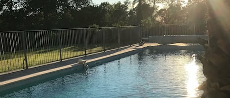 Piscina all'aperto, una piscina riscaldata